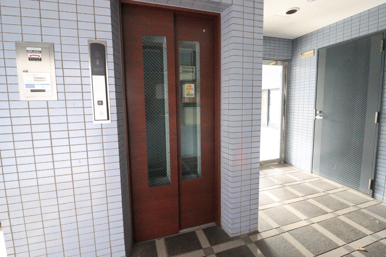 敷地内/建物